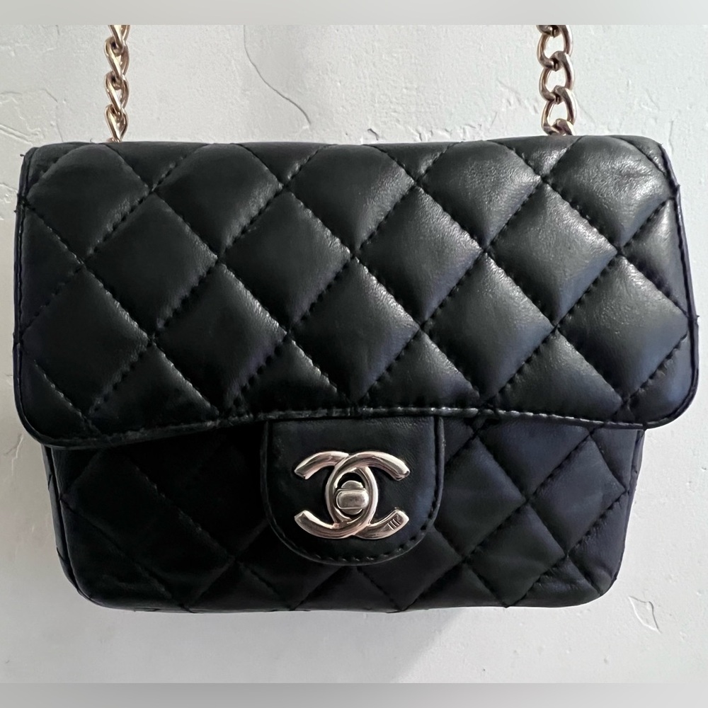 Vintage 1989-1991 Rare CHANEL Caviar Quilted Mini Square Flap Black Purse